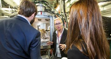 SLAC’s Arianna Gleason speaks with advisors to Deputy Energy Secretary Dan Brouilette